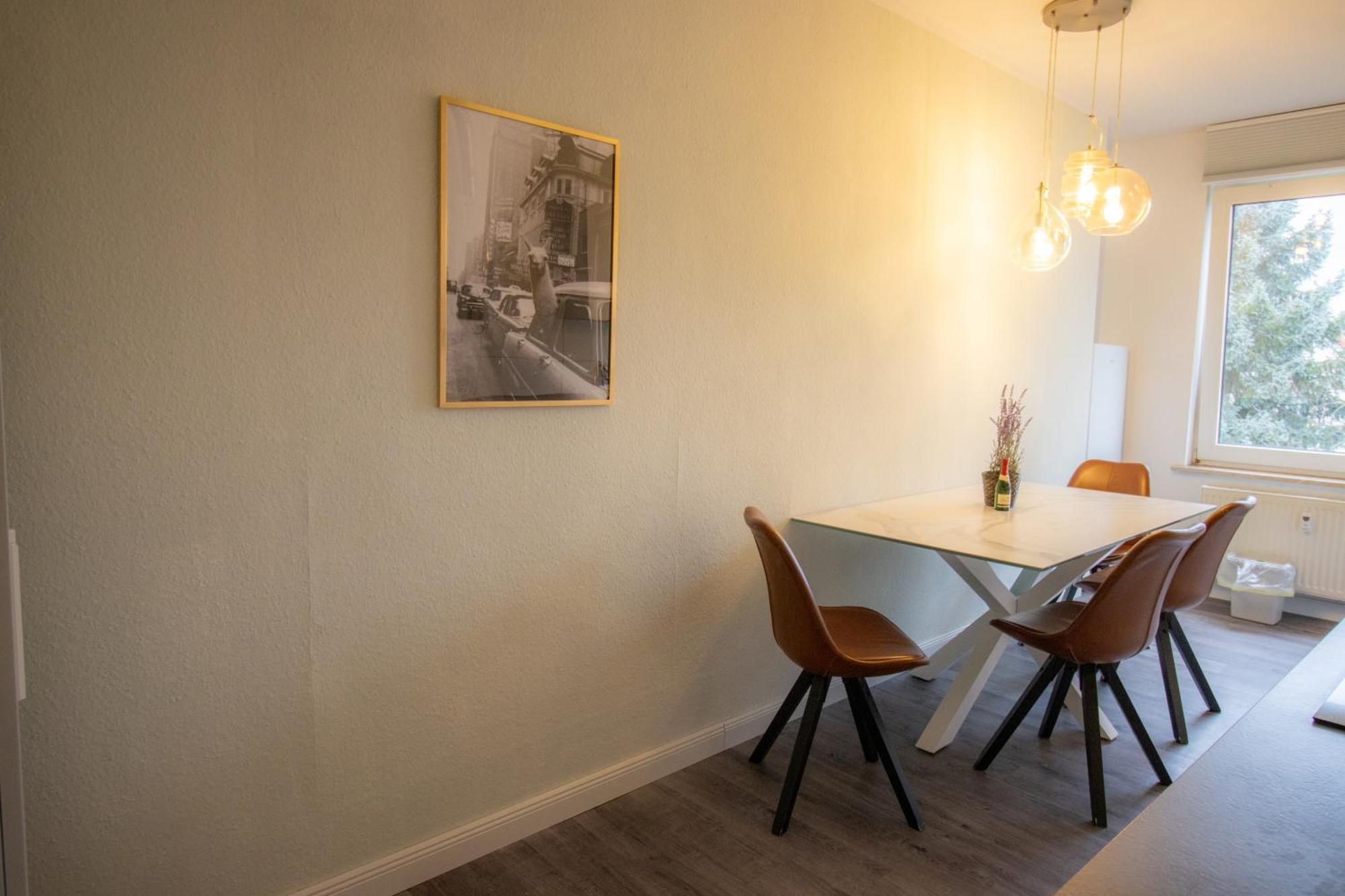 Wohnung Fuer 5 Gaeste Grosse Kueche Messe- Und Citynah Hannover Luaran gambar