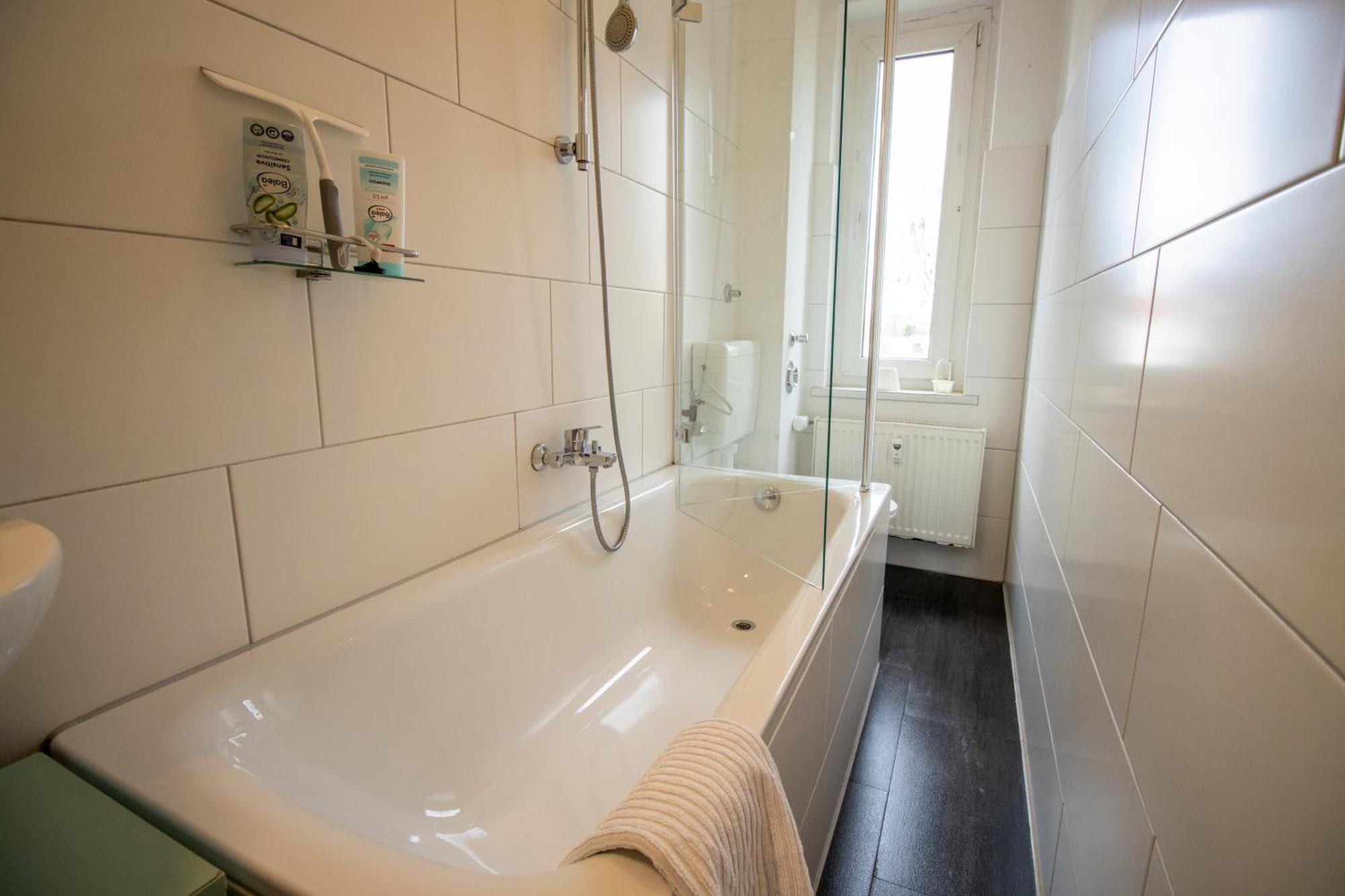 Wohnung Fuer 5 Gaeste Grosse Kueche Messe- Und Citynah Hannover Luaran gambar